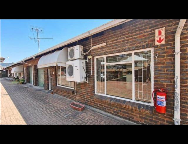 2 BEDROOM TOWNHOUSE FOR SALE IN RUSTENBURG CENTRAL